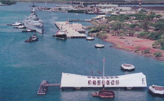 Иллюстрация к книге — Плавучие крепости [w0098_1.jpg]