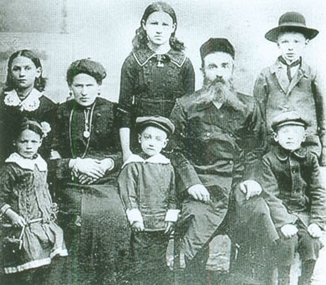 Иллюстрация к книге — Воспоминания бабушки. Очерки культурной истории евреев России в ХIХ в. [i_056.jpg]