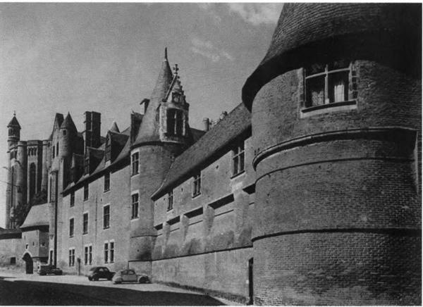 Иллюстрация к книге — Повседневная жизнь во времена трубадуров XII-XIII веков [i_023.jpg]