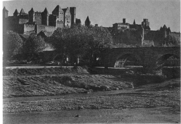 Иллюстрация к книге — Повседневная жизнь во времена трубадуров XII-XIII веков [i_027.jpg]