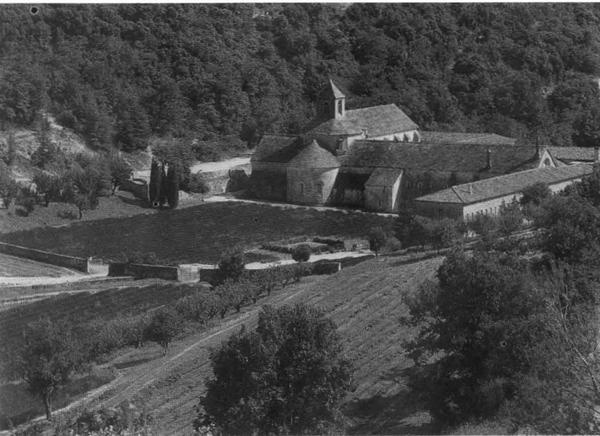 Иллюстрация к книге — Повседневная жизнь во времена трубадуров XII-XIII веков [i_029.jpg]