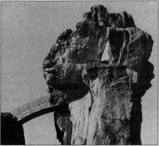 Иллюстрация к книге — Стоунхендж Третьего рейха [i_036.jpg]