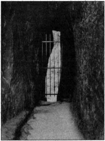 Иллюстрация к книге — Стоунхендж Третьего рейха [i_042.jpg]