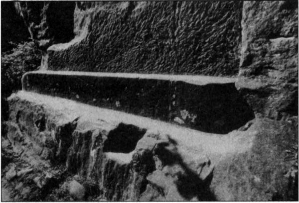 Иллюстрация к книге — Стоунхендж Третьего рейха [i_064.jpg]