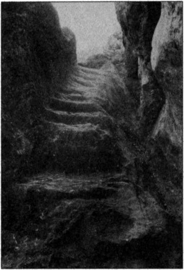 Иллюстрация к книге — Стоунхендж Третьего рейха [i_066.jpg]