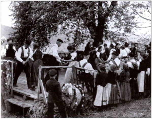 Иллюстрация к книге — Руны. Обряды и наследие предков [i_037.jpg]