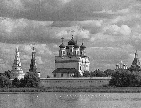 Иллюстрация к книге — Опричнина и "псы государевы" [i_029.jpg]