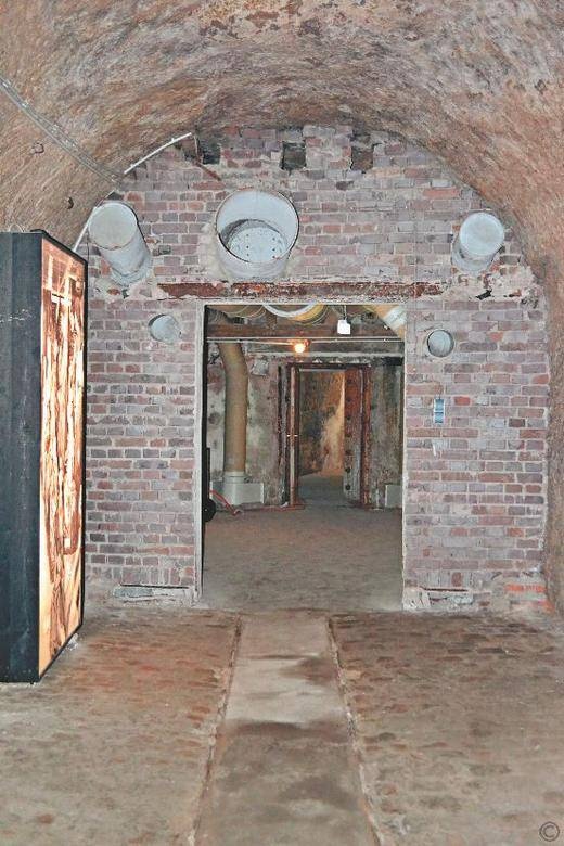 Иллюстрация к книге — Легенды метро и подземелий [i_004.jpg]