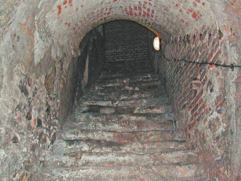 Иллюстрация к книге — Легенды метро и подземелий [i_041.jpg]