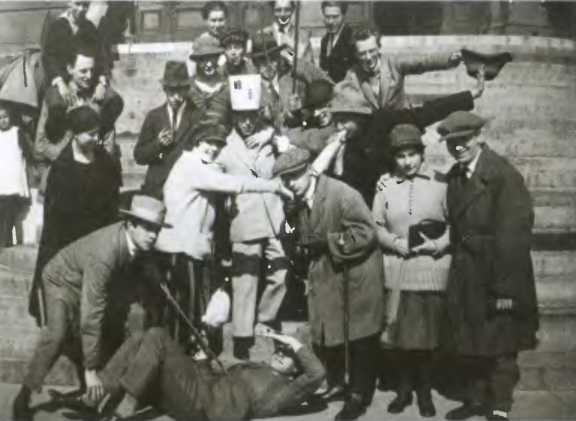 Иллюстрация к книге — Повседневная жизнь сюрреалистов. 1917-1932 [i_028.jpg]