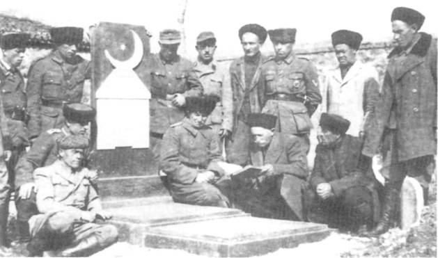 Иллюстрация к книге — Вторая мировая война 1939-1945. Восточные легионы и казачьи части в вермахте [any2fbimgloader9.jpg]