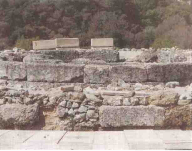 Иллюстрация к книге — Именем Зевса [i_010.jpg]