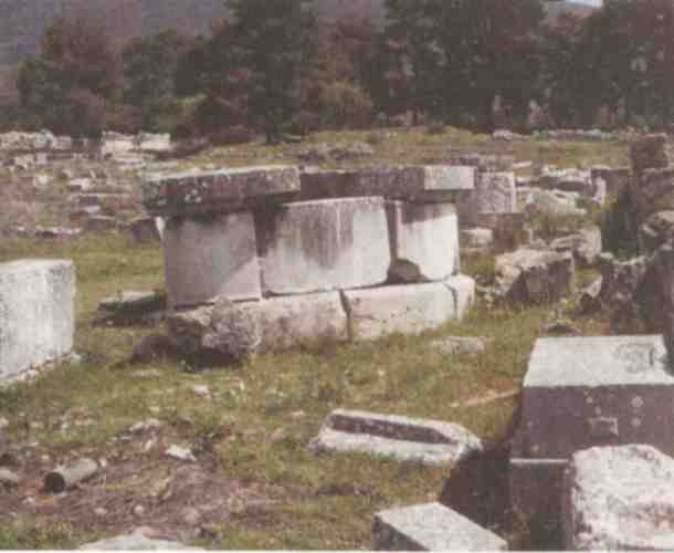 Иллюстрация к книге — Именем Зевса [i_011.jpg]