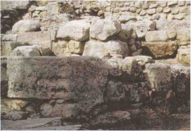 Иллюстрация к книге — Именем Зевса [i_013.jpg]