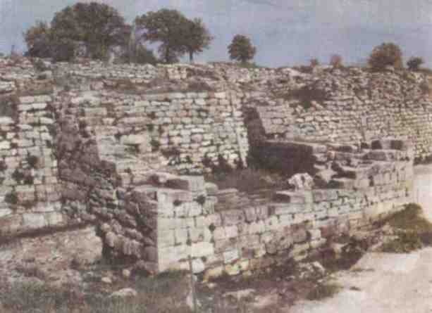 Иллюстрация к книге — Именем Зевса [i_042.jpg]