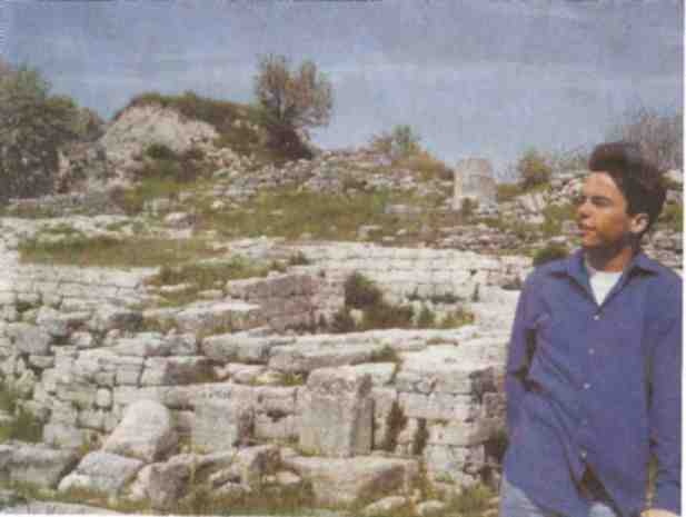 Иллюстрация к книге — Именем Зевса [i_043.jpg]