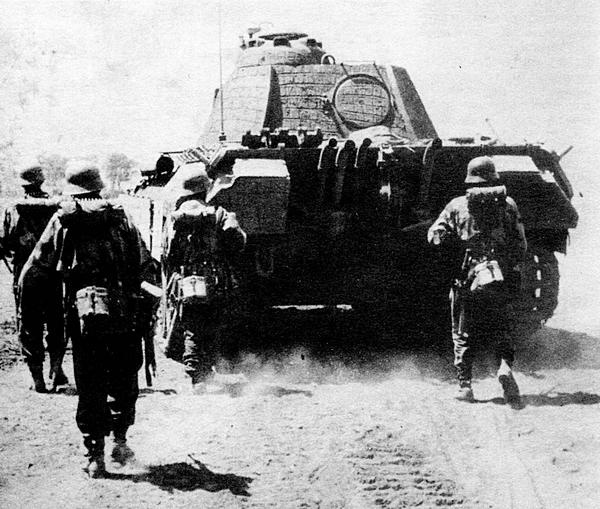 Иллюстрация к книге — Тяжёлый танк «Пантера» [i_037.jpg]