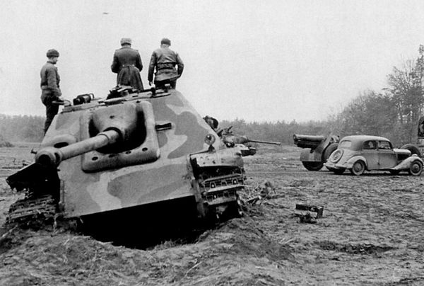 Иллюстрация к книге — Тяжёлый танк «Пантера» [i_065.jpg]