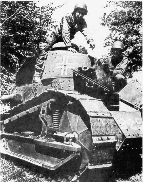 Иллюстрация к книге — Танк № 1 «Рено ФТ-17» [i_105.jpg]