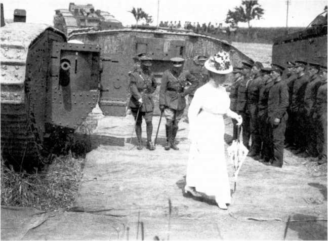 Иллюстрация к книге — Самые первые танки "Дьявол идет!" [i_068.jpg]