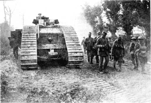 Иллюстрация к книге — Самые первые танки "Дьявол идет!" [i_100.jpg]