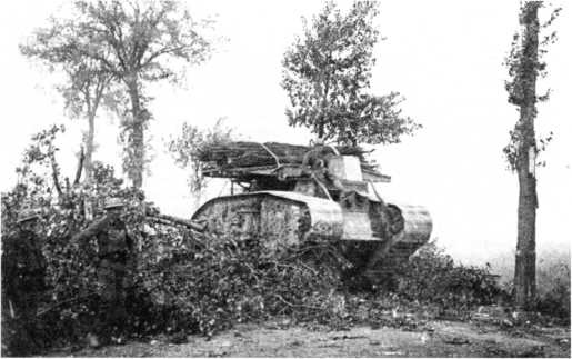 Иллюстрация к книге — Самые первые танки "Дьявол идет!" [i_103.jpg]