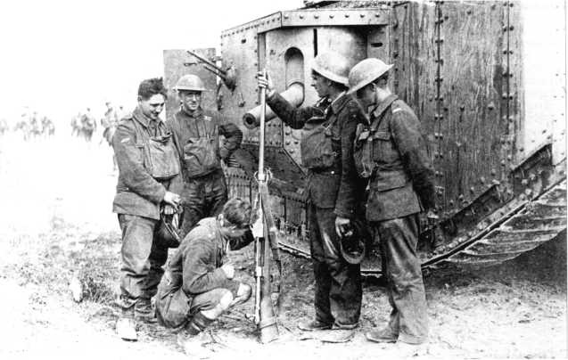 Иллюстрация к книге — Самые первые танки "Дьявол идет!" [i_106.jpg]