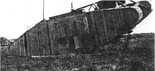 Иллюстрация к книге — Самые первые танки "Дьявол идет!" [i_108.jpg]