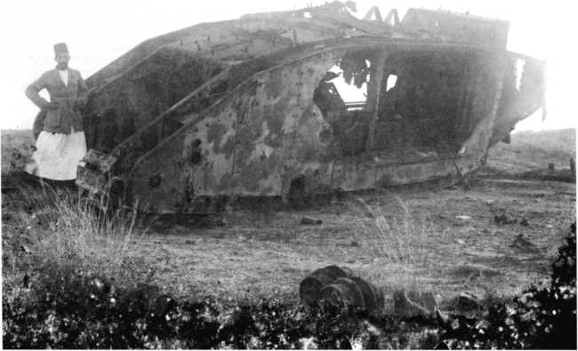 Иллюстрация к книге — Самые первые танки "Дьявол идет!" [i_115.jpg]