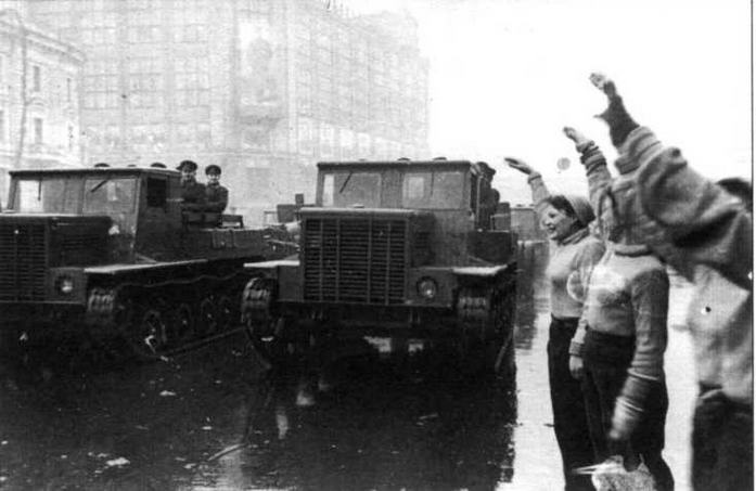 Иллюстрация к книге — Артиллерийские тягачи Красной Армии. Часть 2 [img_53.jpg]