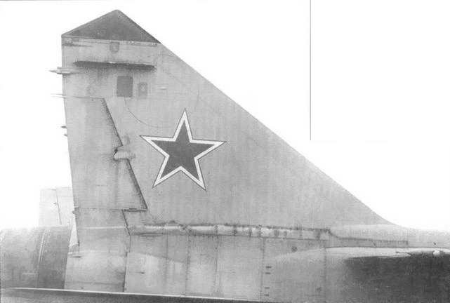 Иллюстрация к книге — МиГ-31. Страж российского неба [pic_100.jpg]