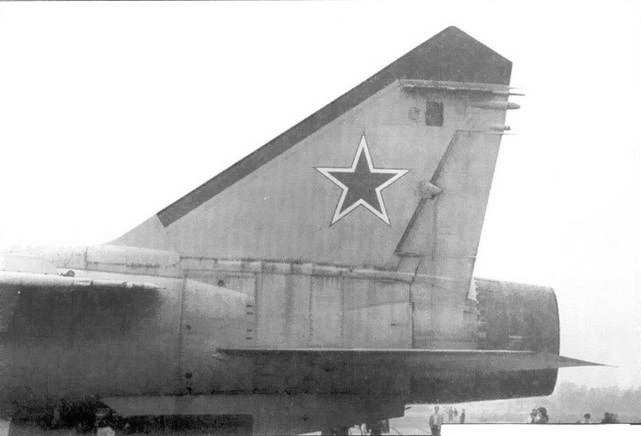 Иллюстрация к книге — МиГ-31. Страж российского неба [pic_99.jpg]