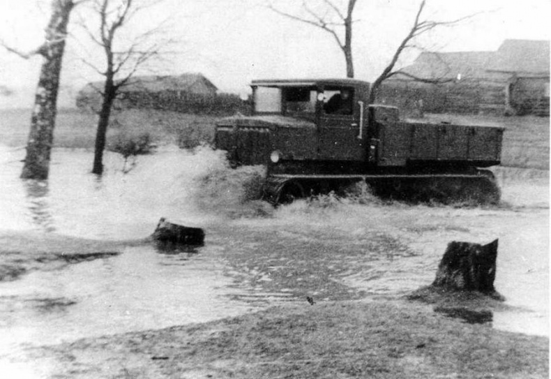 Иллюстрация к книге — Артиллерийские тягачи Красной Армии. Часть 1 [img_43.jpg]