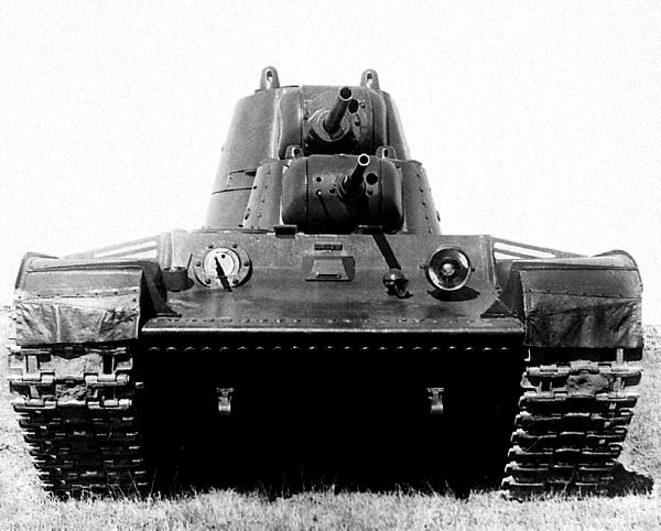 Иллюстрация к книге — Советские супертанки [i_007.jpg]