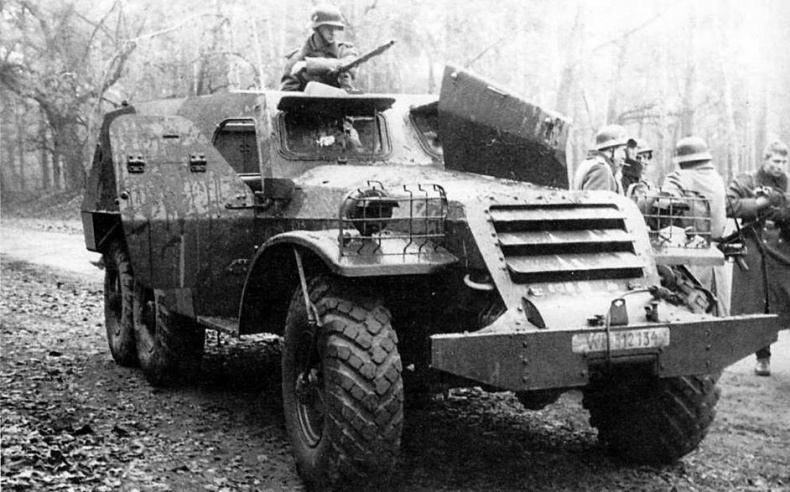 Иллюстрация к книге — Бронетранспортер БТР-152 [img_29.jpg]