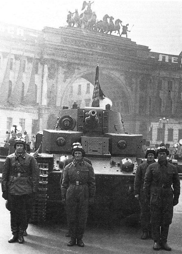 Иллюстрация к книге — Средний танк Т-28 [i_013.jpg]