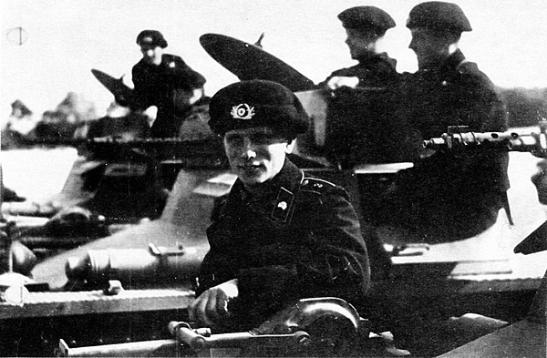 Иллюстрация к книге — Лёгкий танк Panzer I [i_027.jpg]