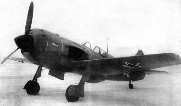 Иллюстрация к книге — Истребитель Ла-9 [i_003.jpg]