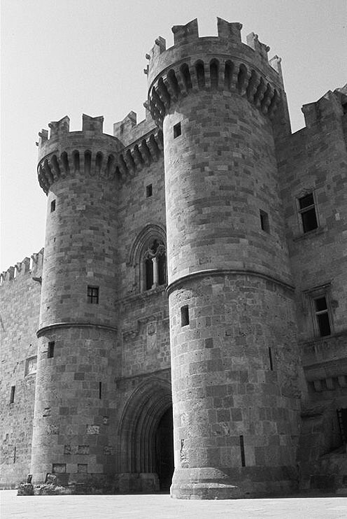 Иллюстрация к книге — Рыцарские ордена в бою [i_214.jpg]