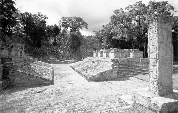 Иллюстрация к книге — Древняя Америка: полет во времени и пространстве. Мезоамерика [i_131.jpg]