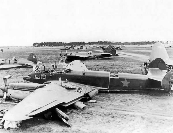 Иллюстрация к книге — Як-2/Як-4 и другие ближние бомбардировщики Яковлева [i_118.jpg]