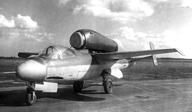 Иллюстрация к книге — Реактивные первенцы СССР - МиГ-9, Як-15, Су-9, Ла-150, Ту-12, Ил-22 [i_006.jpg]