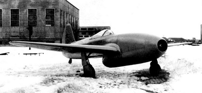 Иллюстрация к книге — Реактивные первенцы СССР - МиГ-9, Як-15, Су-9, Ла-150, Ту-12, Ил-22 [i_024.jpg]