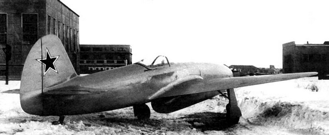 Иллюстрация к книге — Реактивные первенцы СССР - МиГ-9, Як-15, Су-9, Ла-150, Ту-12, Ил-22 [i_025.jpg]