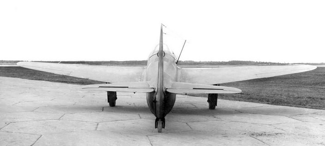 Иллюстрация к книге — Реактивные первенцы СССР - МиГ-9, Як-15, Су-9, Ла-150, Ту-12, Ил-22 [i_033.jpg]