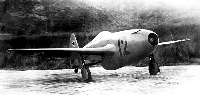 Иллюстрация к книге — Реактивные первенцы СССР - МиГ-9, Як-15, Су-9, Ла-150, Ту-12, Ил-22 [i_036.jpg]