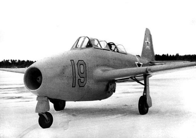 Иллюстрация к книге — Реактивные первенцы СССР - МиГ-9, Як-15, Су-9, Ла-150, Ту-12, Ил-22 [i_047.jpg]