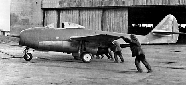 Иллюстрация к книге — Реактивные первенцы СССР - МиГ-9, Як-15, Су-9, Ла-150, Ту-12, Ил-22 [i_055.jpg]