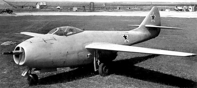 Иллюстрация к книге — Реактивные первенцы СССР - МиГ-9, Як-15, Су-9, Ла-150, Ту-12, Ил-22 [i_059.jpg]