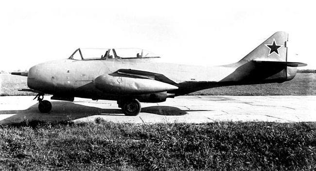 Иллюстрация к книге — Реактивные первенцы СССР - МиГ-9, Як-15, Су-9, Ла-150, Ту-12, Ил-22 [i_060.jpg]